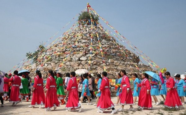 Поклонение пред аобао. Снимка: Личен архив